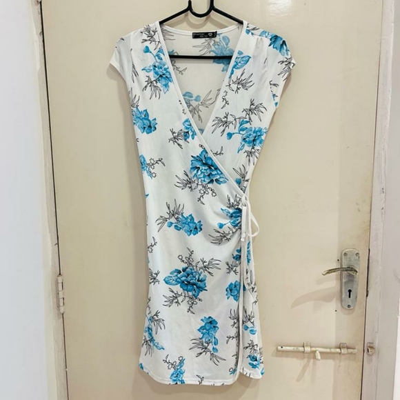 White v neck dress - Picture 10 of 12